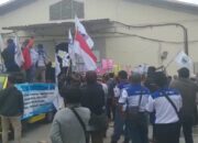 PHK Enam Pegawai, Perusahaan Didemo
