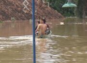 Rumah Tenggelam Warga Mengungsi