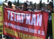 Tuding Kejari Lamban, Massa Demo