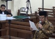 Pledoi, Zainudin Menangis Lagi
