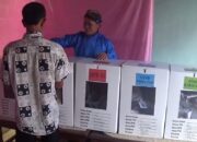 Tarik Minat Pemilih, Petugas PPS Gunakan Pakaian Adat