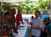 Ridho Nyoblos Didampingi Istri