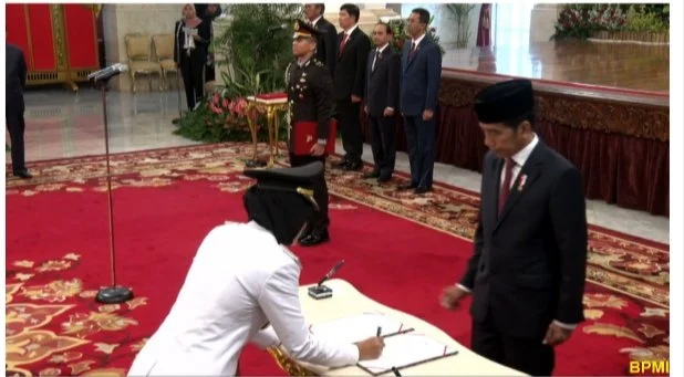 Pelantikan Gubernur dan Wakil Gubernur Lampung Chusnunia Chalim disaksikan Presiden Joko Widodo saat penandatanganan berita acara pelantikan