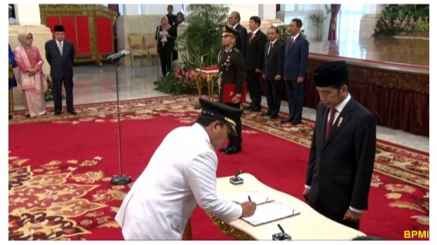 Pelantikan Gubernur Lampung Arinal Djunaidi disaksikan Presiden Joko Widodo saat penandatanganan berita acara pelantikan