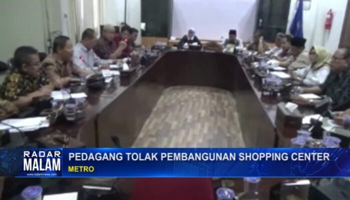 Pedagang Tolak Pembangunan Shopping Center