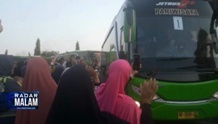 Keluarga CJH Iringi Kepergian Ke Tanah Suci