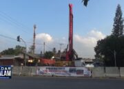 Pengguna Jalan Terganggu Tiang PLN