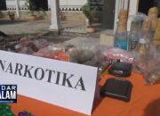 Kejari Way Kanan Musnahkan Puluhan Sajam Dan  Sabu-Sabu