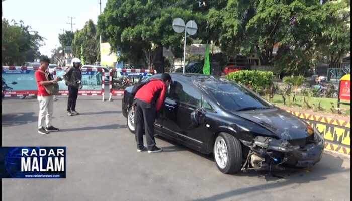 Vertigo Kumat, Mobil Dikendarai Pelajar Tabrak Pohon