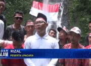 Empat Puluh Lima Orang Pemuda Kibarkan Bendera Merah Putih Di Air Terjun