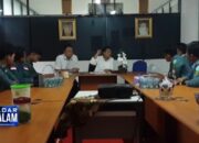 Ketua Senat Dituntut Mundur