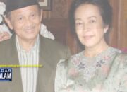 Makam Berdampingan Dengan Ainun