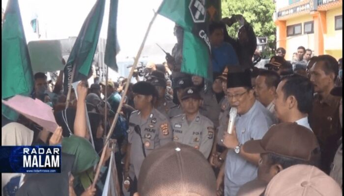 Massa Kembali Geruduk DPRD