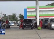 BBM Langka, Antrean Kendaraan Mengular