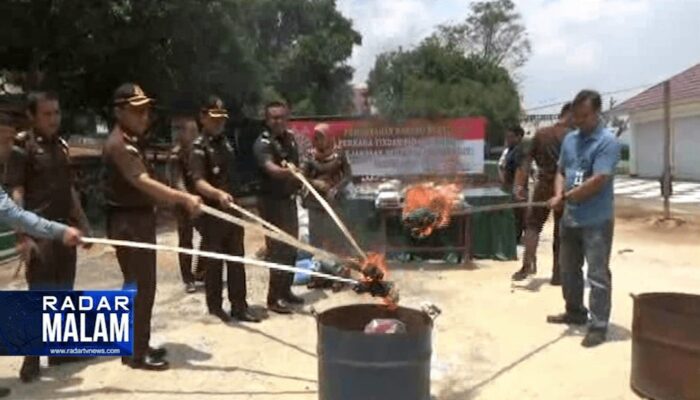 8 Ton Garam Selundupan Dimusnahkan