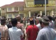 Adat Dilecehkan, Warga Tuntut Pemkab