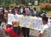 Massa Geruduk Mapolsek Jatiagung