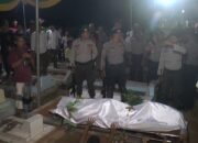 Polisi Tewas Dikeroyok Massa Dimakamkan