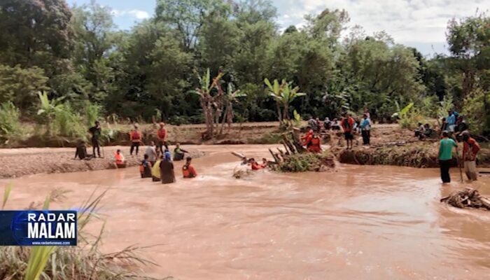Akibat Jembatan Licin, Ibu Selamat, Balita Hanyut