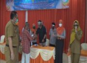 Bupati Tanggamus Salurkan BTS ke Warga