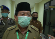 Petugas Ngantor di Mal