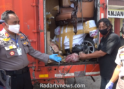 Tabrak Rumah, Truk PT POS Angkut 950 Kilogram Daging Celeng