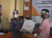 KPU Kota Metro Serahkan Dukungan Caden dan APD