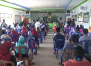 Bupati Way Kanan Salurkan BLT Covid-19