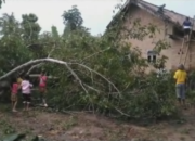 Puting Beliung Amuk Sembilan Rumah