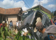 Tujuh Kendaraan Tabrakan Beruntun di Gisting