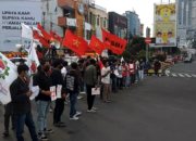 Tolak Omnibus Law Disahkan, Massa Kembali Aksi