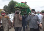 Ribuan Pelayat Antar Erwin Arifin ke Pemakaman