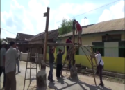 Kesal, Warga Portal Jalan