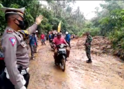 90 Menit Petugas Bersihkan Material Longsor, Jalinbar Kembali Normal