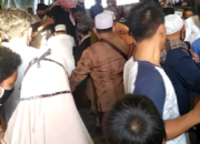 Ditusuk, Tangan Syekh Ali Jaber Terluka