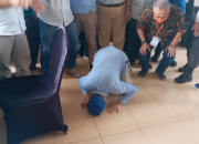 Lolos Pilkada, Hipni Sujud Syukur