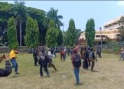 Tolak Omnibus Law, Serbu Gedung DPRD Lampung Massa dan Polisi Bentrok