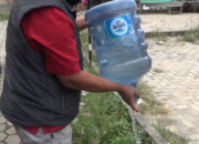 212 Mart Buang Air Mineral Produk Prancis