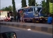 Lakalantas Beruntun 2 Bus dan 2 Truk Fuso, 3 Korban Luka
