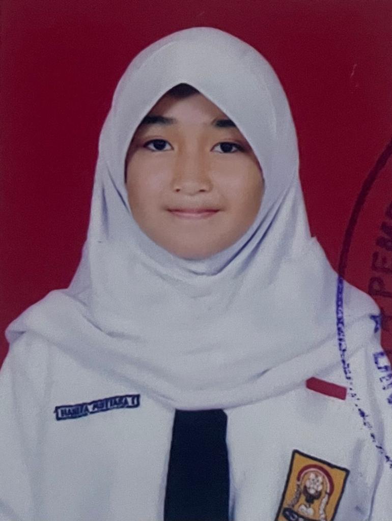 Hanifa Mutiara Isma, Siswi kelas 9 SMPN 2 Bandar Lampung yang berhasil meraih medali emas dalam kompetisi Bahasa Inggris tingkat SMP/Mts se-Indonesia tahun 2021 pada ajang POSI
