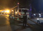 Kelabui Petugas, Mobil Pemudik Diangkut Truk Towing