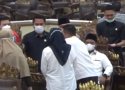 Boikot Ketua DPRD, Paripurna Tunda