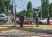 Oli Tumpah, Tiga Sepeda Motor Tergelincir