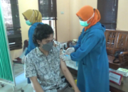 Ratusan Karyawan Taman Rekreaksi Divaksin