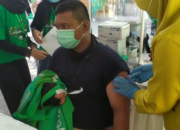 Ajak Lansia Vaksin, Driver Ojol Dapat Rp 50 Ribu