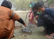 Kreatif, PkM-LPPM Unila Sulap Sampah Plastik Jadi Paving Blok