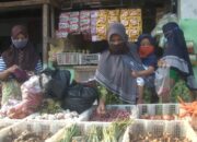 Harga Komoditas Naik, Warga Serbu Pasar Ditengah PPKM Darurat