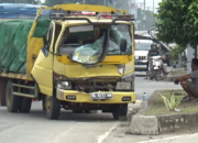 Tiga Truk Laka Lantas, Dua Sopir Terjepit Selamat