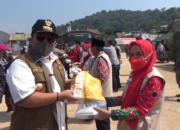 Brigif 4 Marinir/BS Bagikan 1000 Nasi Rendang