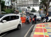 Warga Terobos Water Barrier Penyekatan